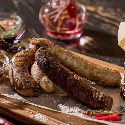 Ассорти-гриль из фирменных колбасок в Oзеро гриль по цене 1700 ₽