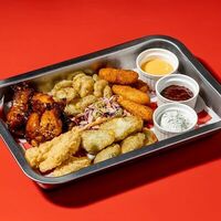 Поднос со снеками в Yolo