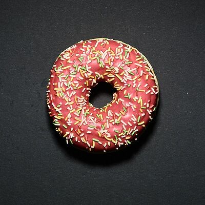 Донат Клубника в Да! Ёж! Пицца! по цене 135 ₽