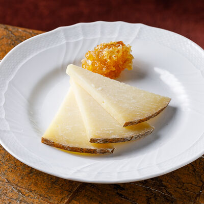 Пармиджано Реджано в Salone pasta & bar по цене 850 ₽