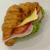 Круассан с ветчиной и сыром в Croissant по цене 320