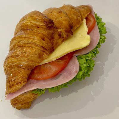 Круассан с ветчиной и сыром в Croissant по цене 280 ₽