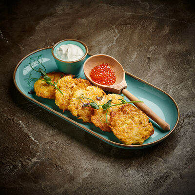 Драники с красной икрой и сметаной в Корчма по цене 910 ₽