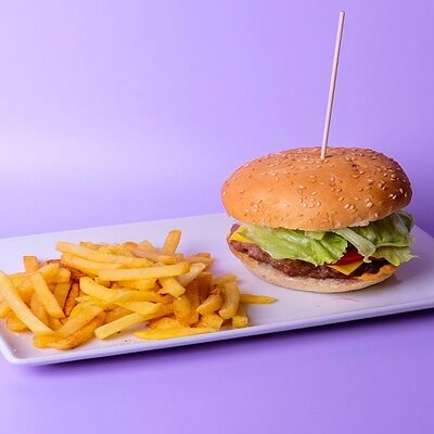 Чикенбургер с картофелем фри в София по цене 410 ₽