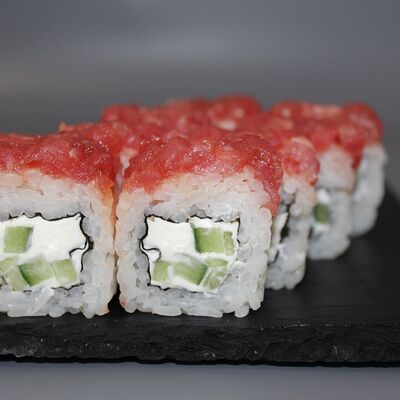 Филадельфия тар тар тунец в Chicken & Roll по цене 444 ₽