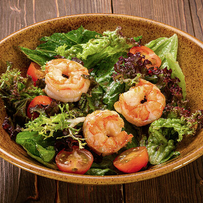 Салат с креветками в Колбасофф по цене 560