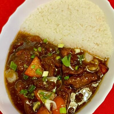 Говядина в перечном соусе с рисом в Китайская столовая по цене 599 ₽