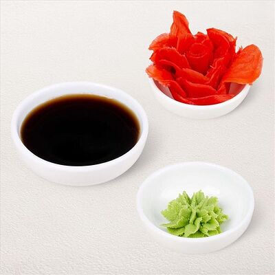Комбо с имбирем, соусом и васиби в Sushigo по цене 79 ₽