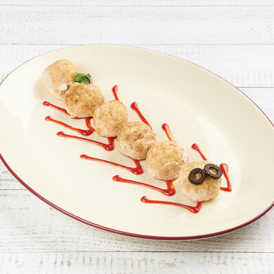 Гусеничка, тефтельки из индейки с кетчупом и зеленью в АндерСон по цене 360 ₽