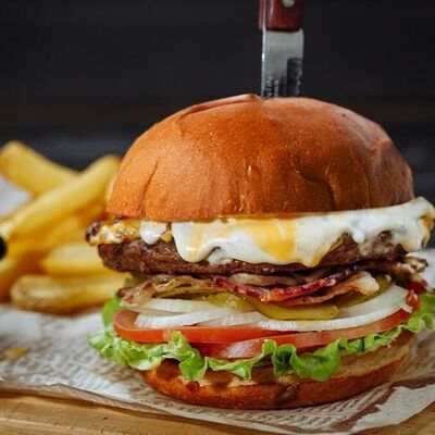 Блю Чиз бургер в Биродром и Панчетта по цене 860 ₽