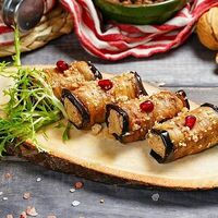 Запеченные баклажаны с орехами в Белые ночи