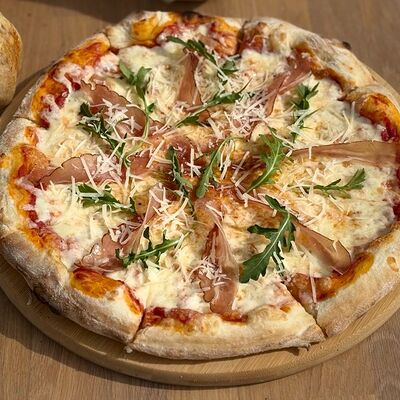 Пицца с пармой и рукколой в Искра по цене 1030 ₽