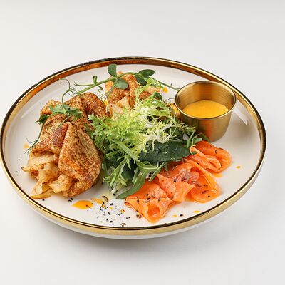 Блинчики со слабосоленым лососем в Coffee Boom по цене 830 ₽