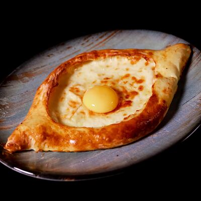 Хачапури по-аджарски в Imna Lounge по цене 550 ₽