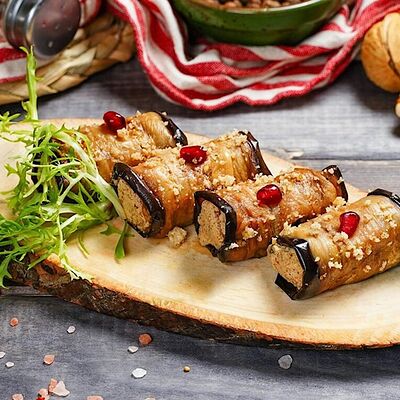 Запеченные баклажаны с орехами в Тандырофф по цене 490 ₽