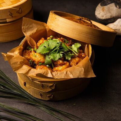 Цыпленок в кисло-сладком соусе в Эбби Noodles & Sushi Bar по цене 430