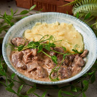 Филе индейки с толченым картофелем и грибами в Рестобар Ферум по цене 430