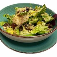 Салат с курицей и винoградом в Olivia