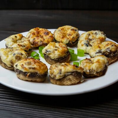 Шампиньоны в творожном сыре в Steak Blues по цене 310 ₽