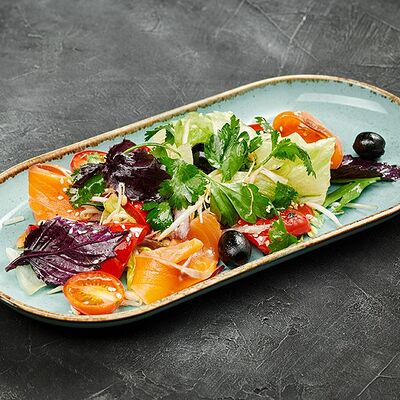 Салат с лососем и проростками под соусом терияки в Гранат по цене 450