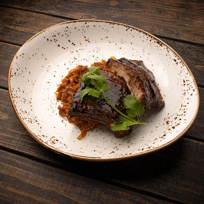 Свиные Ребрышки с тушеной капустой в LuckyDze по цене 1100 ₽