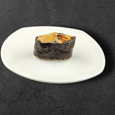 Спайси суши с мидиями в Окинава Гурмэ по цене 180 ₽