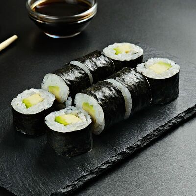 Мини-ролл с авокадо в Пицца & Суши Гурмэ по цене 260 ₽