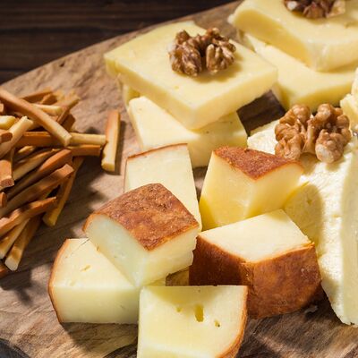 Ассорти из грузинских сыров в Кинза и Руккола по цене 890 ₽