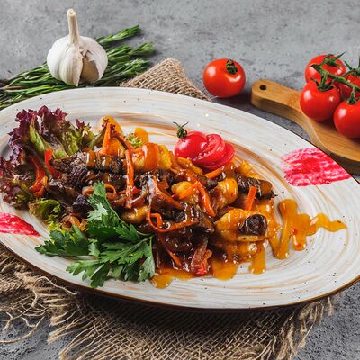 Говядина в банановом соусе в Maki Family по цене 389