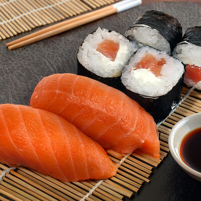 Сет Суши, Маки Лосось в Yorokobi по цене 650 ₽