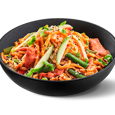Лапша с курицей в кисло-сладком соусе в Суши Make по цене 399 ₽