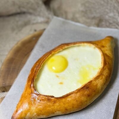 Хачапури по-аджарски в Джоли по цене 520 ₽