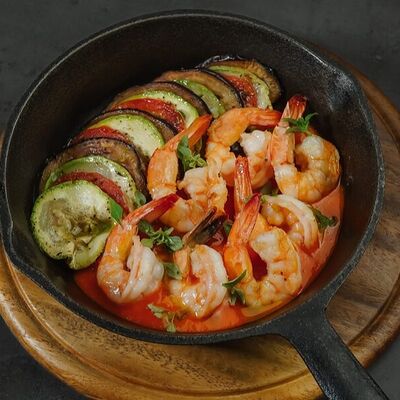 Креветки с гратаном из прованских овощей, соус пиперада в Рестобар Гриль 39 по цене 890 ₽