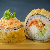 Жареный ролл с камчатским крабом в Yellowfin sushi