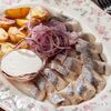 Олюторская сельдь с маринованным красным луком и картофелем в Гастрономический ресторан Москва по цене 770
