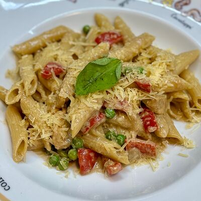 Пенне с куриной грудкой в Parmigiano Pizza по цене 478 ₽