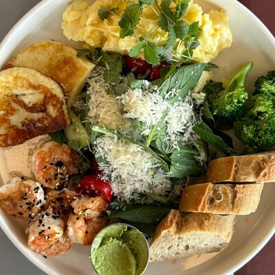 Завтрак с креветкой в Camon Cafe по цене 1020 ₽