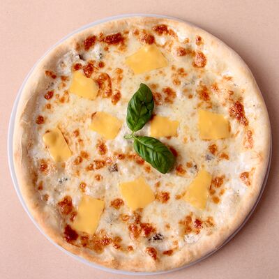 Пицца Четыре сыра в Папи бар по цене 980 ₽