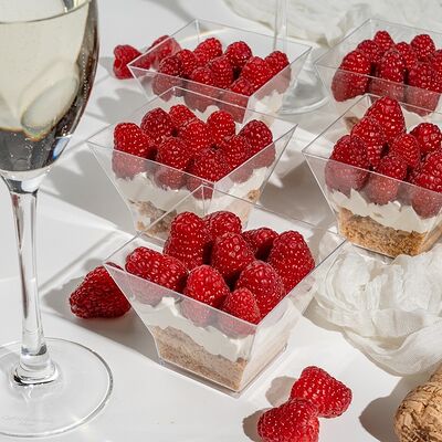 Кростата с сезонными ягодами на песочном корже в Food Embassy Гастролофт Юлии Высоцкой по цене 1700 ₽