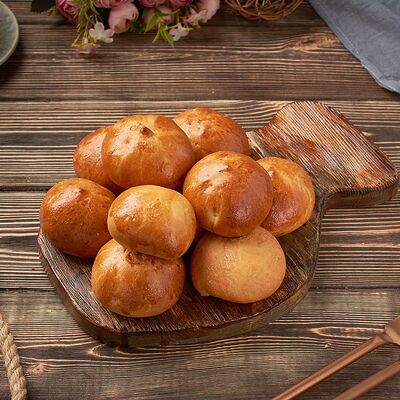 Фуршетные пирожки с черной смородиной в Ватруш пекарня-кондитерская по цене 890 ₽