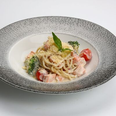 Паста с лососем и брокколи в Сытый кит по цене 870 ₽