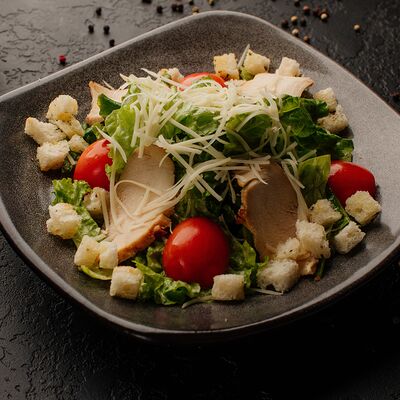 Цезарь с курицей в Марани по цене 660 ₽