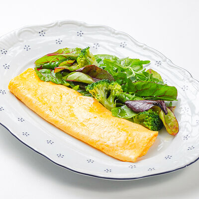 Омлет с сыром и миксом салата в Begin cafe по цене 630 ₽