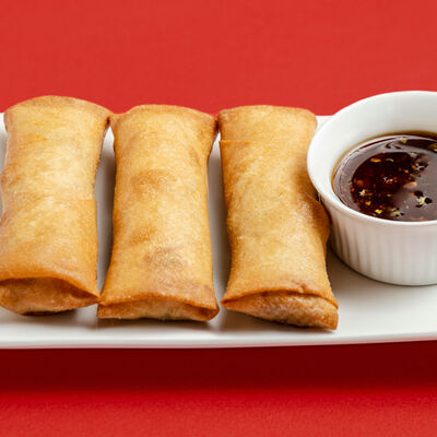 Жареные спринг-роллы с курицей и креветками в ЧИХО по цене 490 ₽