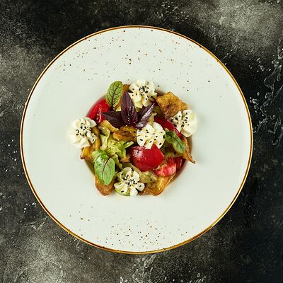 Салат с хрустящими баклажанами в Арт по цене 450 ₽