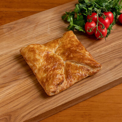 Хачапури слоеный с сыром в Батони шоти пекарня по цене 400 ₽