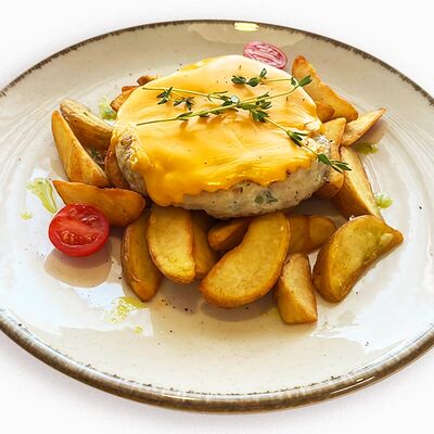 Большая мамина котлета в Мерано по цене 575 ₽