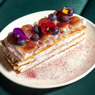 Мильфей с ягодами в MIDSUMMER по цене 1200 ₽