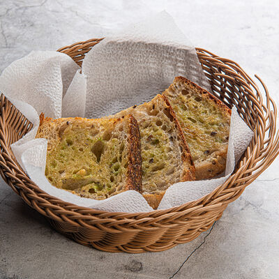 Хлеб чесночный черный в Coffee BOOM по цене 600 ₸