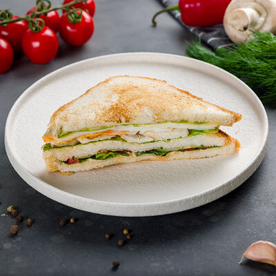 Клаб-сендвич с курицей в Всевкусия по цене 390 ₽